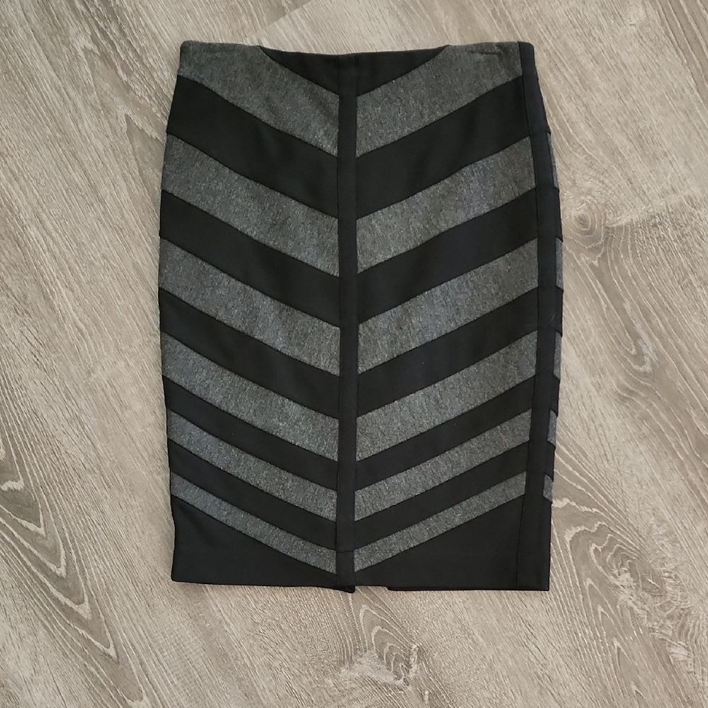 NWOT White House Black Market Stylish Black and Gray Ponte Stretch Women's Skirt